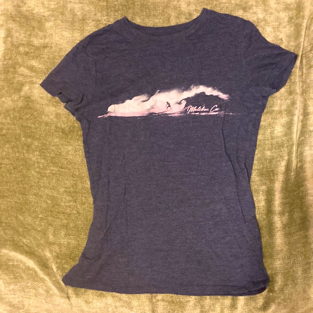 Short sleeved tee shirt with simple design🌊